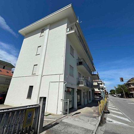 Family Apartment Piazza Milano - Jesolo Exterior foto