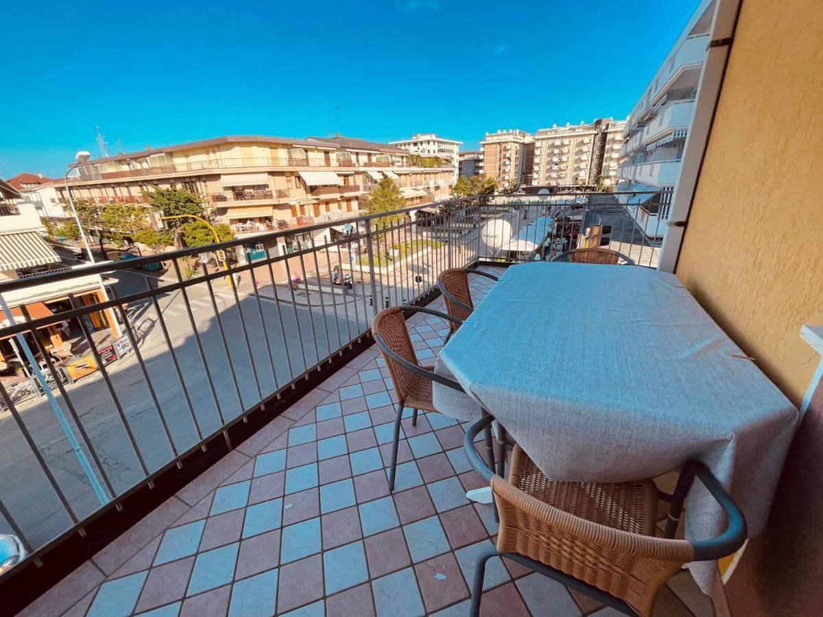 Family Apartment Piazza Milano - Jesolo Exterior foto