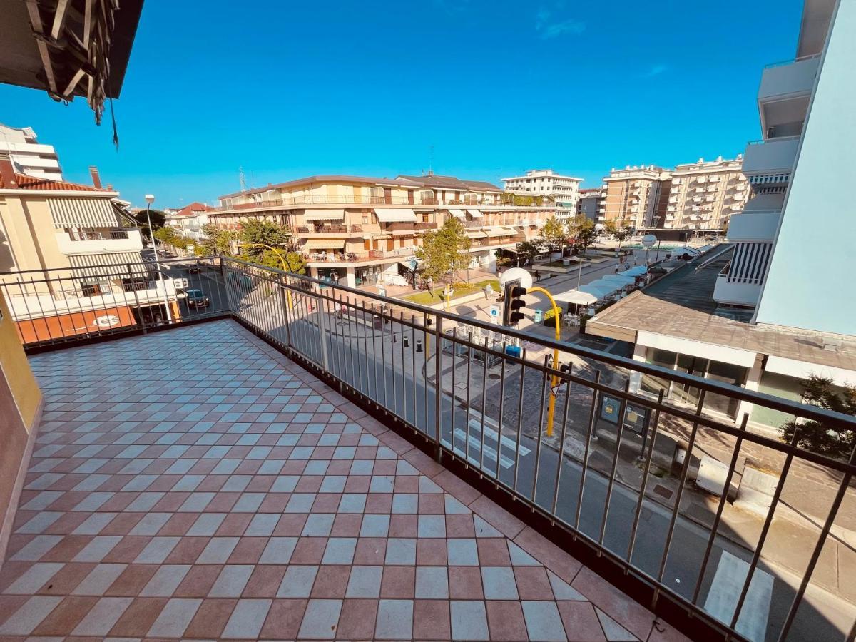 Family Apartment Piazza Milano - Jesolo Exterior foto